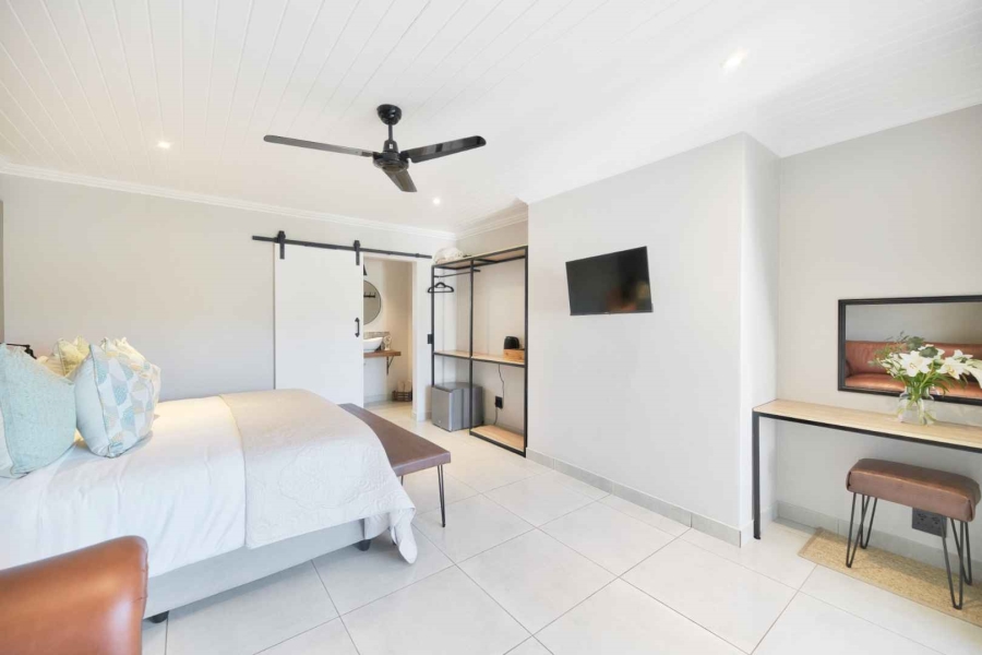 9 Bedroom Property for Sale in Westcliff Western Cape